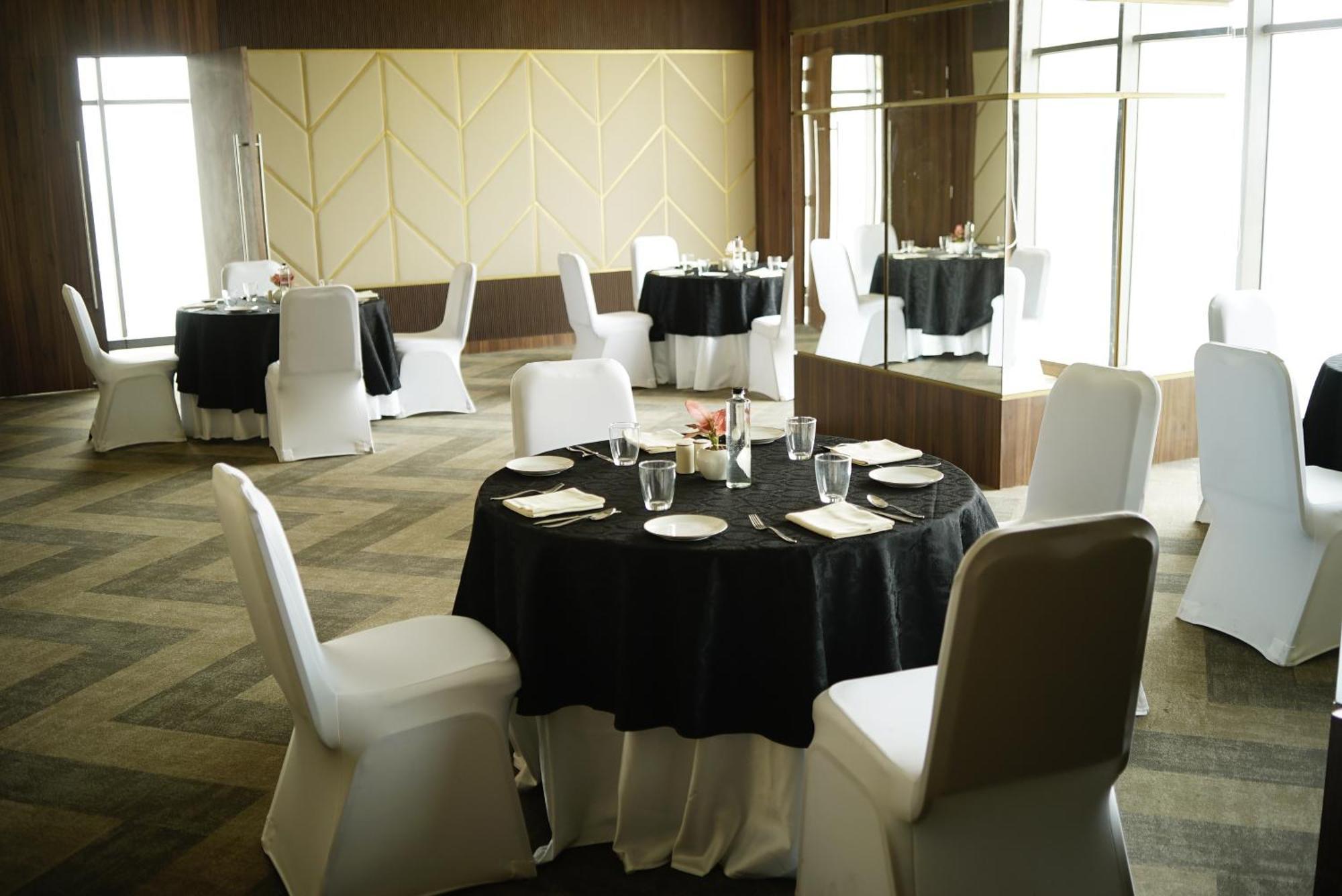Rhythm Gurugram Hotel & Suites, Sohna Road Gurgáon Exteriér fotografie