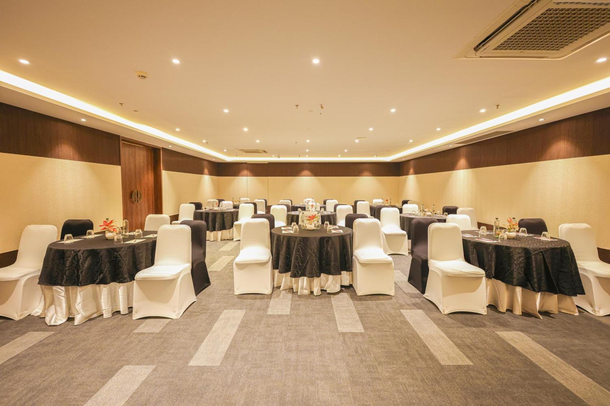Rhythm Gurugram Hotel & Suites, Sohna Road Gurgáon Exteriér fotografie